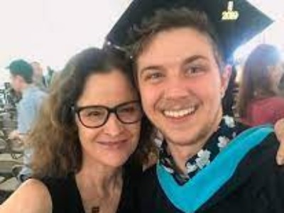 Beckett Lansbury graduated from Bard College.